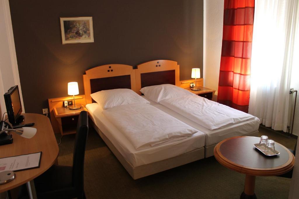 Hotel Zum Löwen Bad Homburg vor der Höhe Zimmer foto